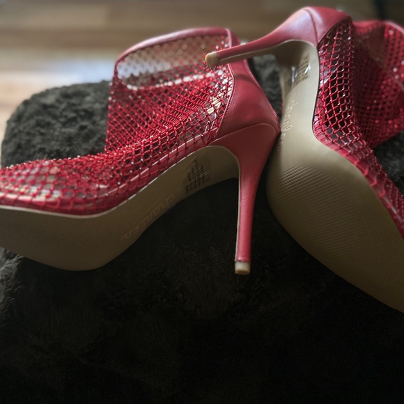 Lady in RED!!!! - Picture 3 of 4